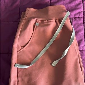 FIGS Mauve Zamora High Waisted 2.0 joggers. Excellent condition!